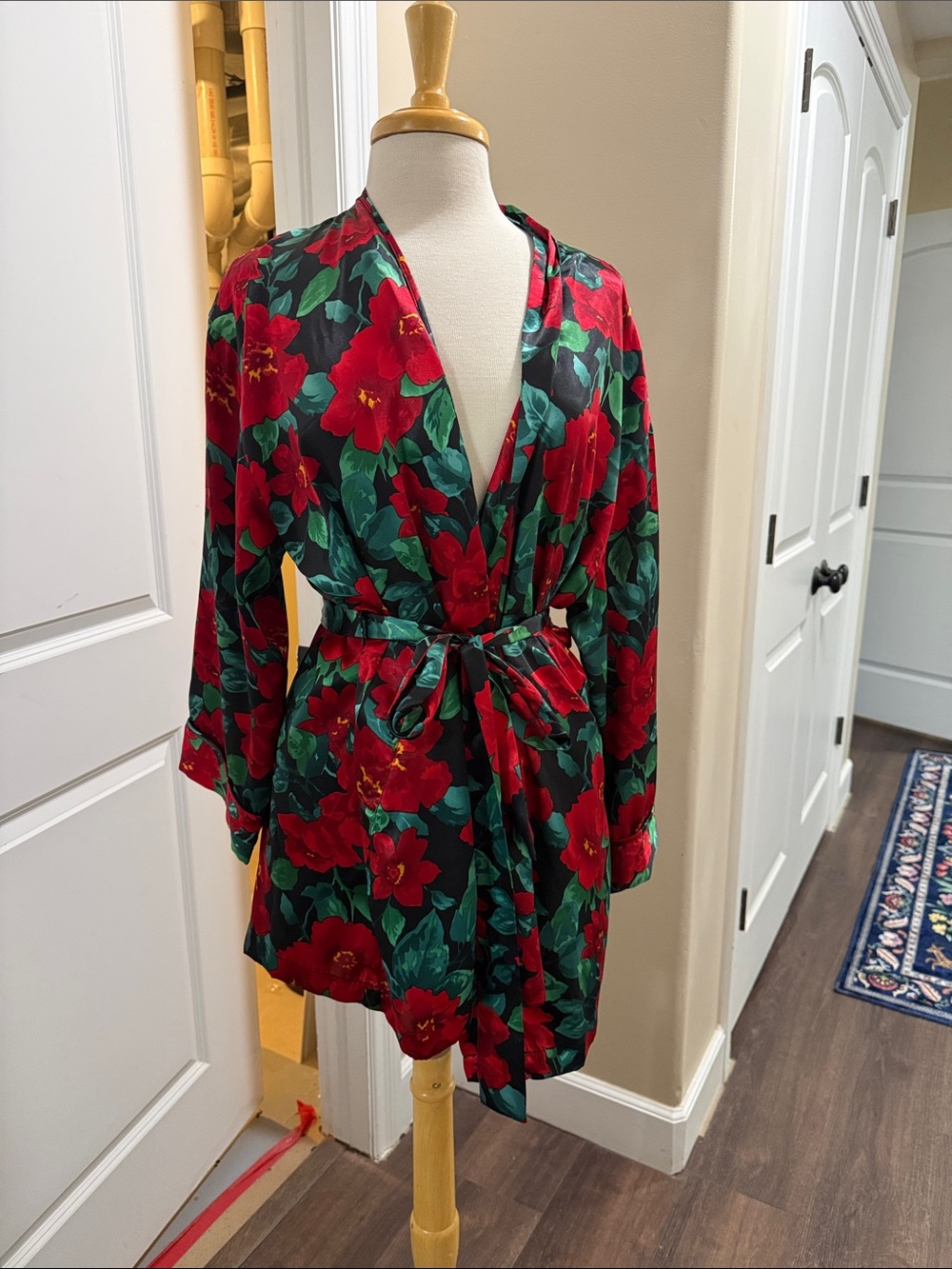 Vintage GOLD label Victoria's Secret Red and green Floral Satin Wrap Robe